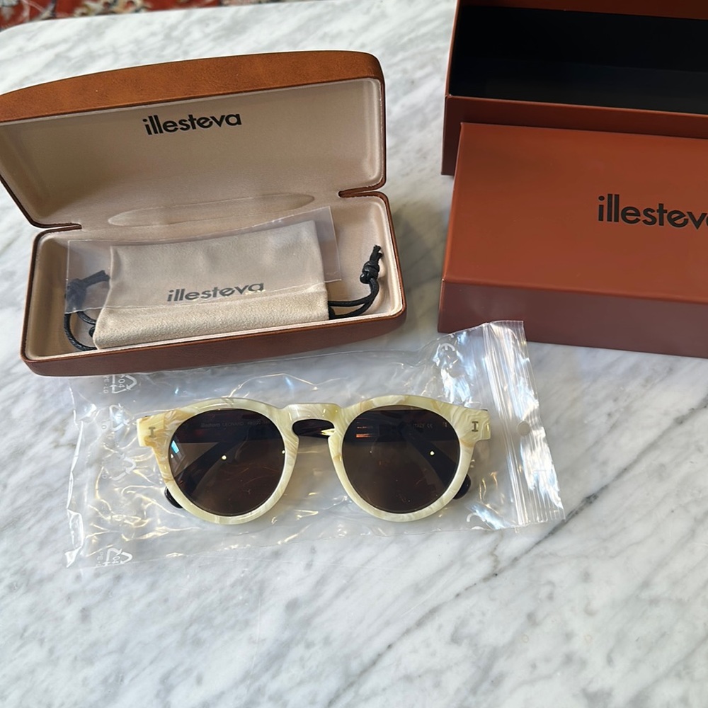 Illesteva Leonard (Classic Flex Hinge) Sunglasses *NEVER WORN*